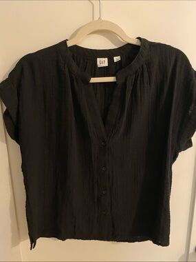 GAP Black Gauze Short-Sleeve Button-Up Blouse